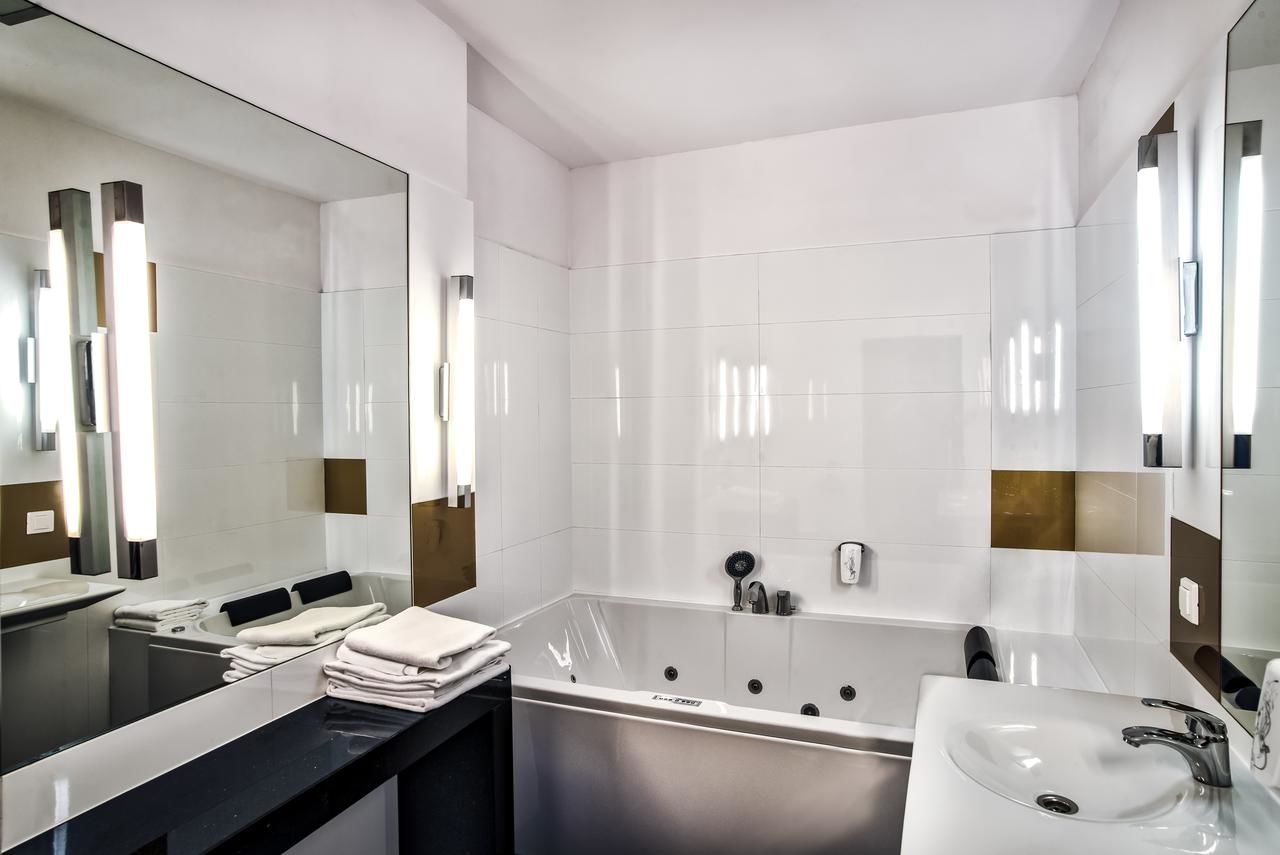 Отель Hotel Lamberton Олтажев
