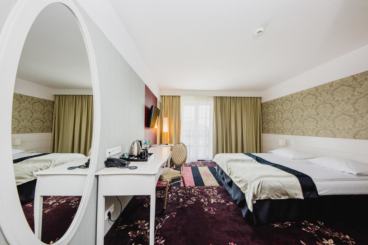 Отель Hotel Lamberton Олтажев