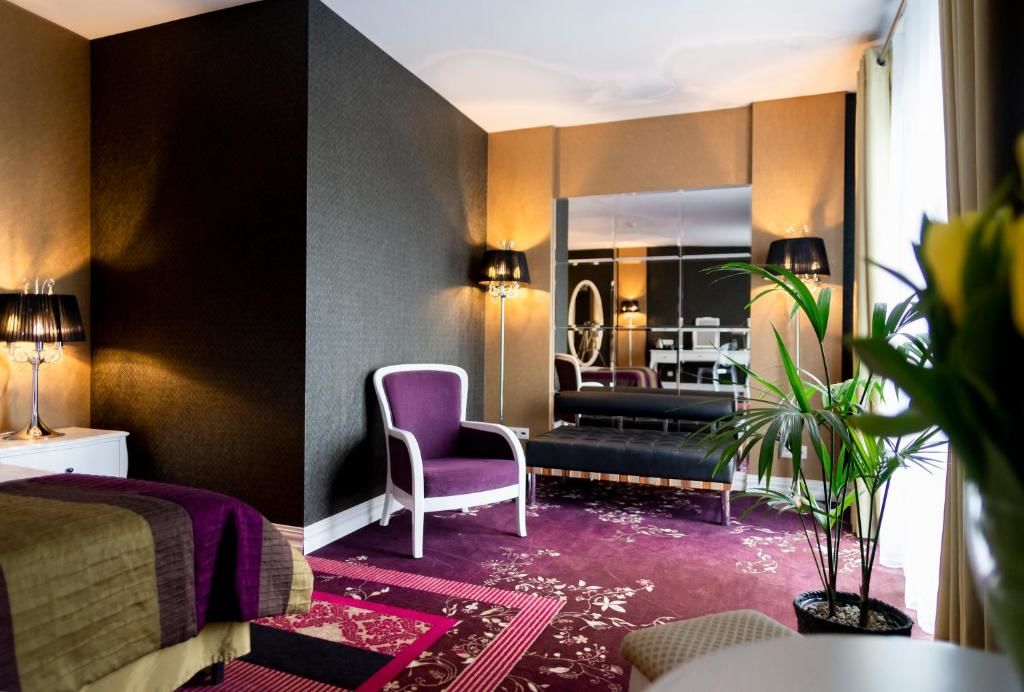 Отель Hotel Lamberton Олтажев