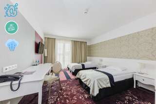 Отель Hotel Lamberton Олтажев Стандартный двухместный номер с 2 отдельными кроватями-1